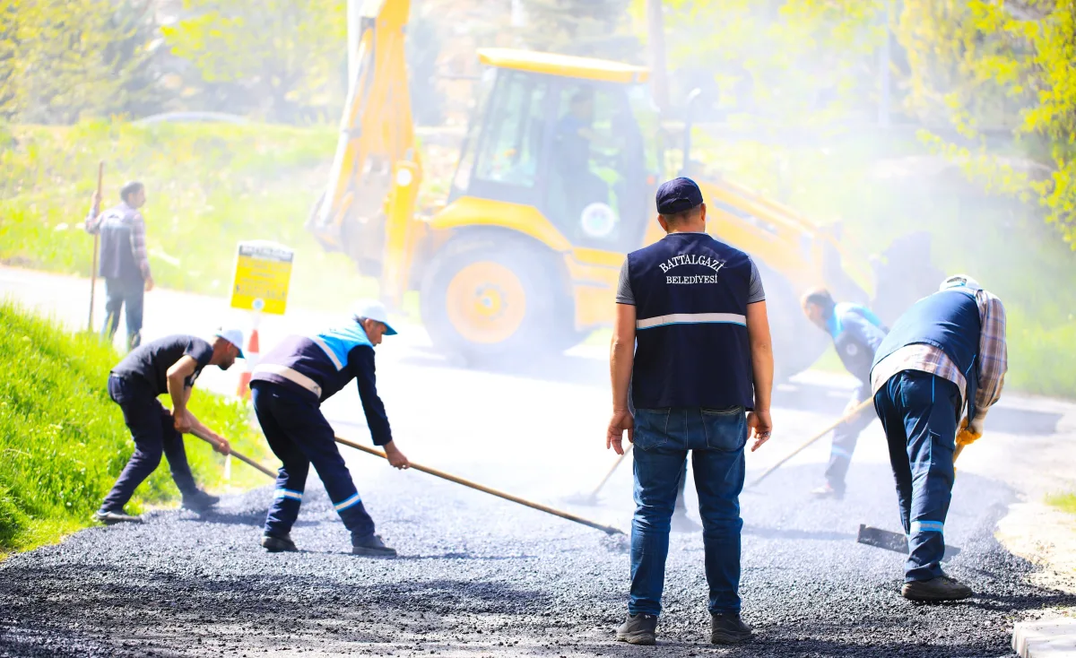 40 Sokakta Yol ve Kaldırım Çalışmaları Gerçekleştirdi