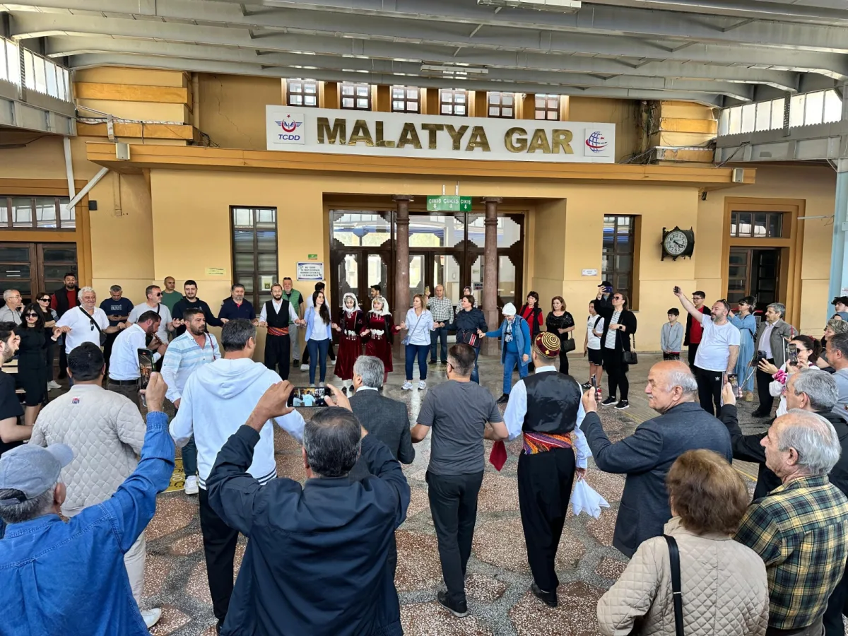 TURİSTİK TRENİN İLK DURAĞI MALATYA OLDU