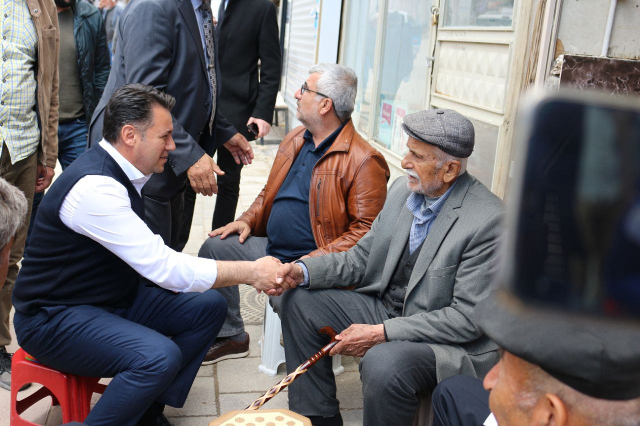 ‘90 Günde Enkaz Temizleyemeyenler Bir Yılda Nasıl Ev Teslim Edecekler?’