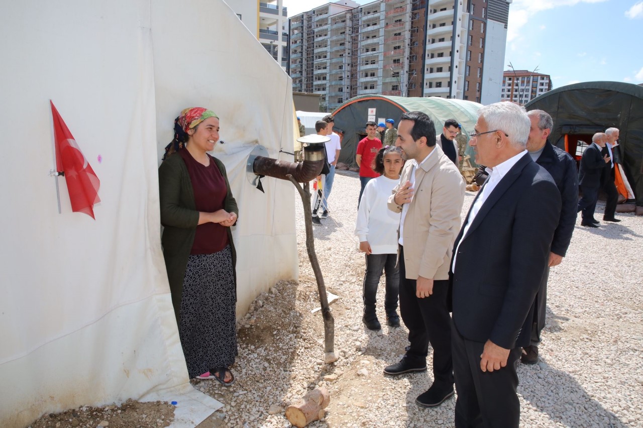 Başkan Güder’den Depremzede Vatandaşlara Bayram Ziyareti