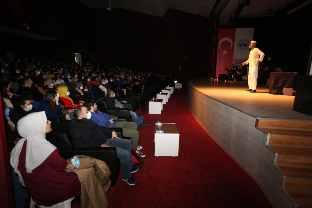 “Bizim Akif” Tiyatro Oyununa Sanatseverlerden Yoğun İlgi