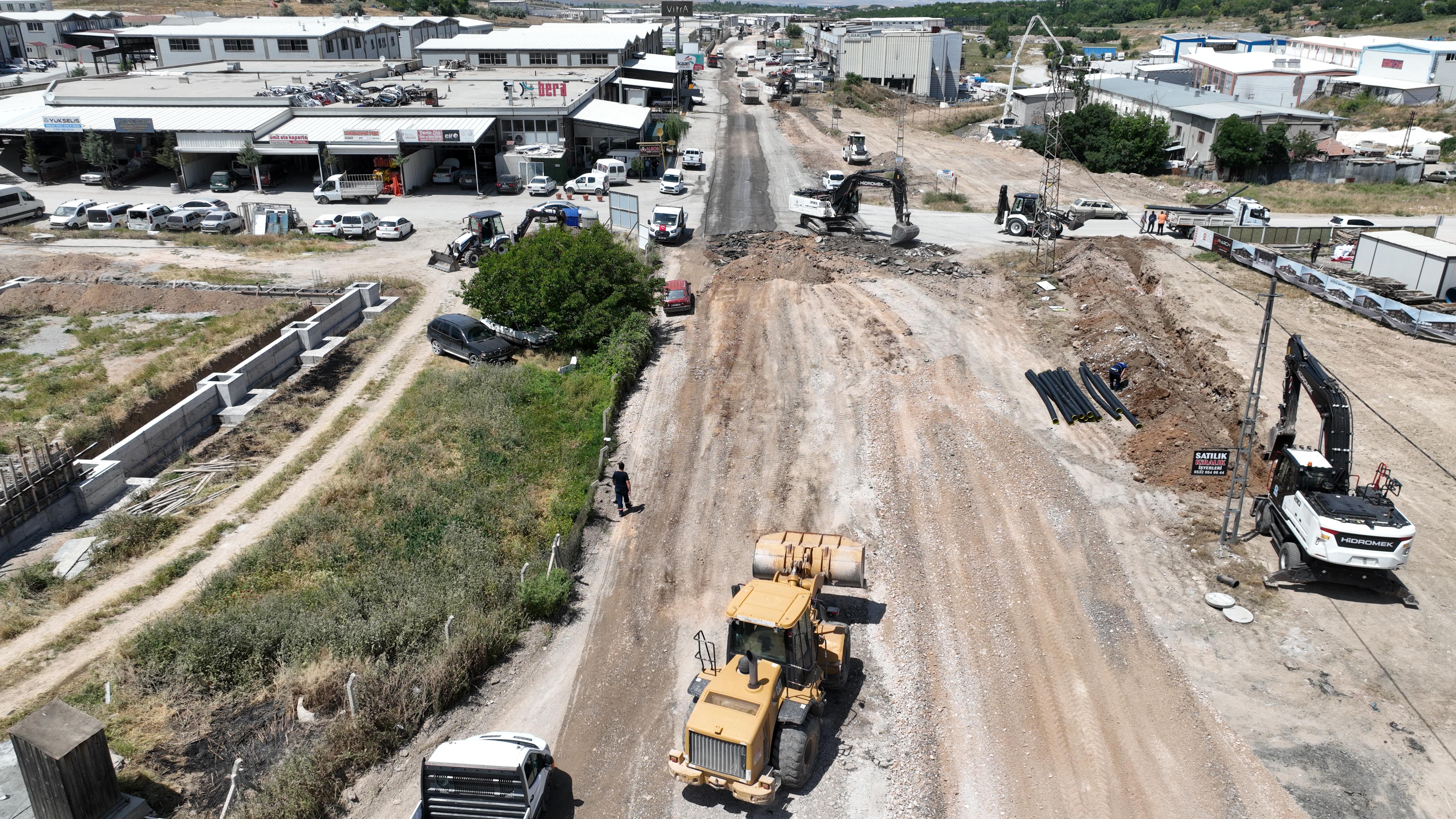 Büyükşehir Belediyesi Yol Çalışmalarını Sürdürüyor