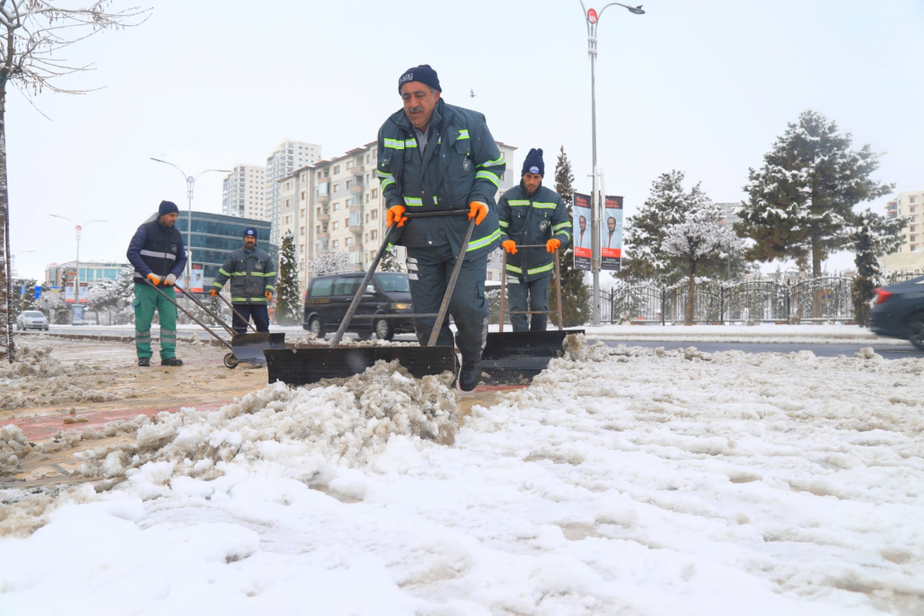 Elazığ Belediyesi Karla Mücadele Çalışmalarına Devam Ediyor