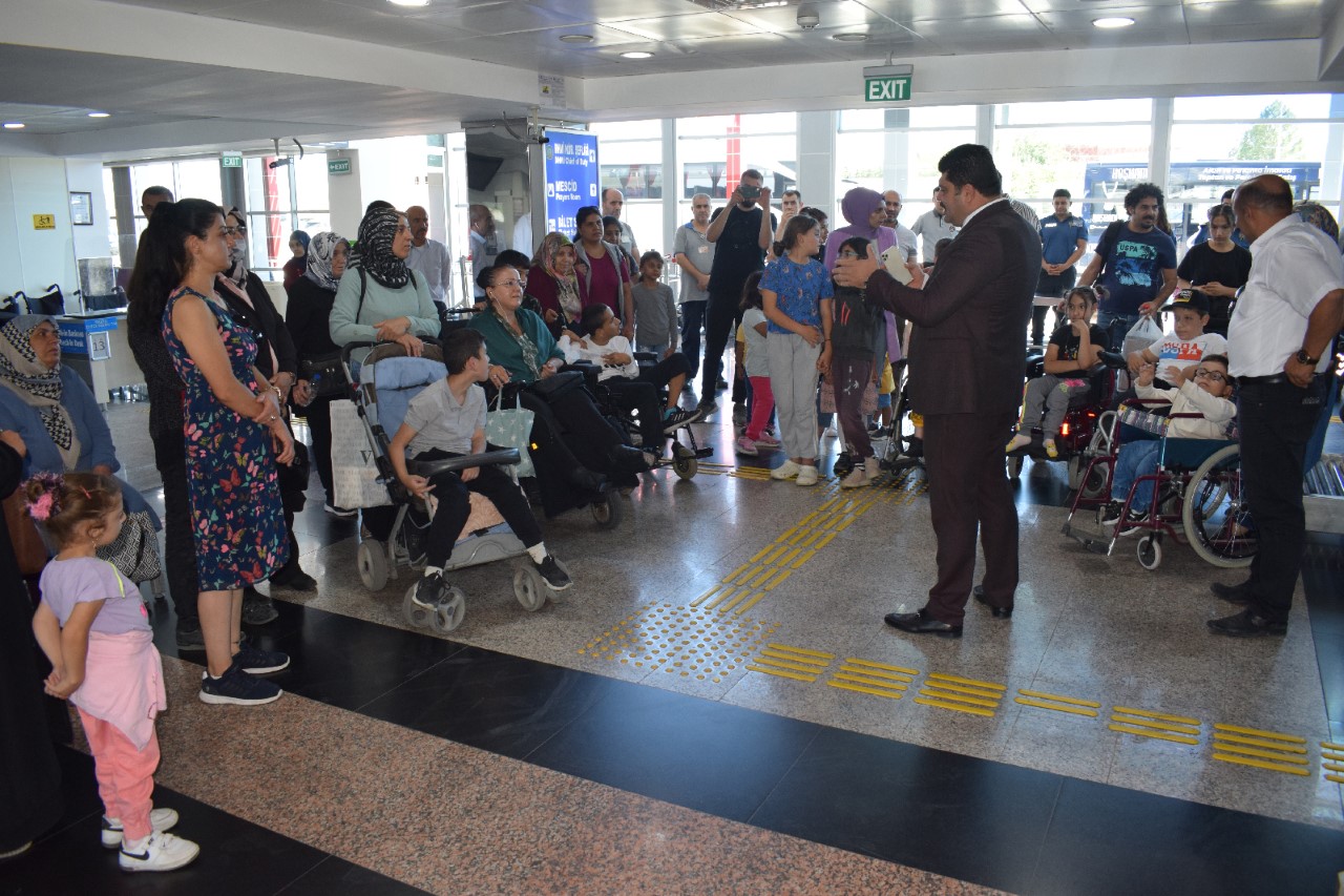 Engelliler Hava Alanı ve Tren Garını Gezdiler