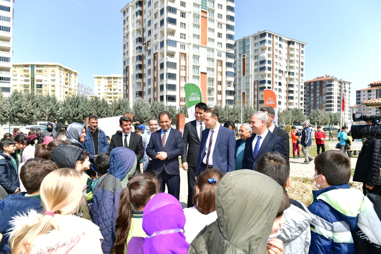 Yeşilyurt Belediyesi’nden ‘ Ağaçlar Kitap Açtı, Şimdi Hasat Zamanı’ Etkinliği